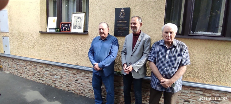Plukovník letectva Leo Hřebačka má v Kobylisích svou pamětní desku