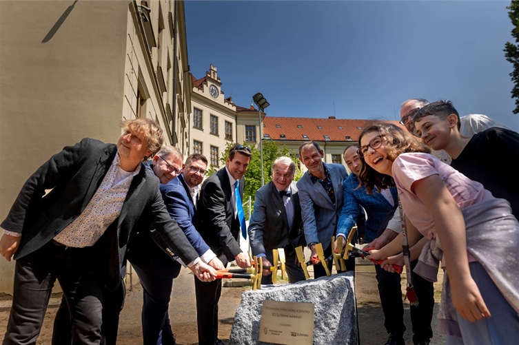 Praha 8 zahájila stavbu nové tělocvičny a jídelny pro ZŠ Lyčkovo náměstí