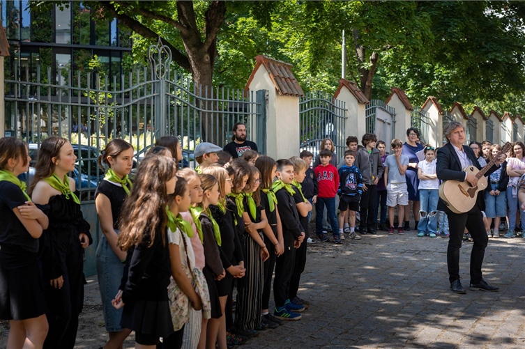 Praha 8 zahájila stavbu nové tělocvičny a jídelny pro ZŠ Lyčkovo náměstí